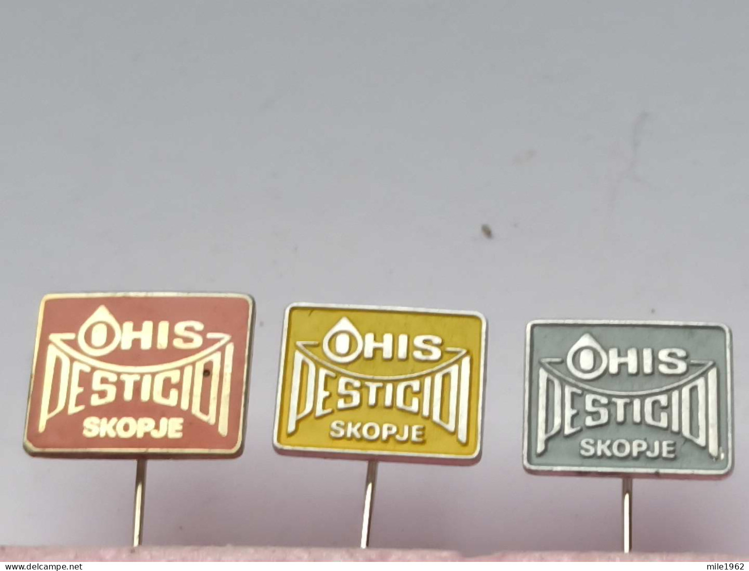 BADGE Z-98-6 - 3 PINS - OHIS PESTICIDI, SKOPJE, MACEDONIA CHEMICAL INDUSTRY, Agronomy, Agriculture Chemicals - Lots