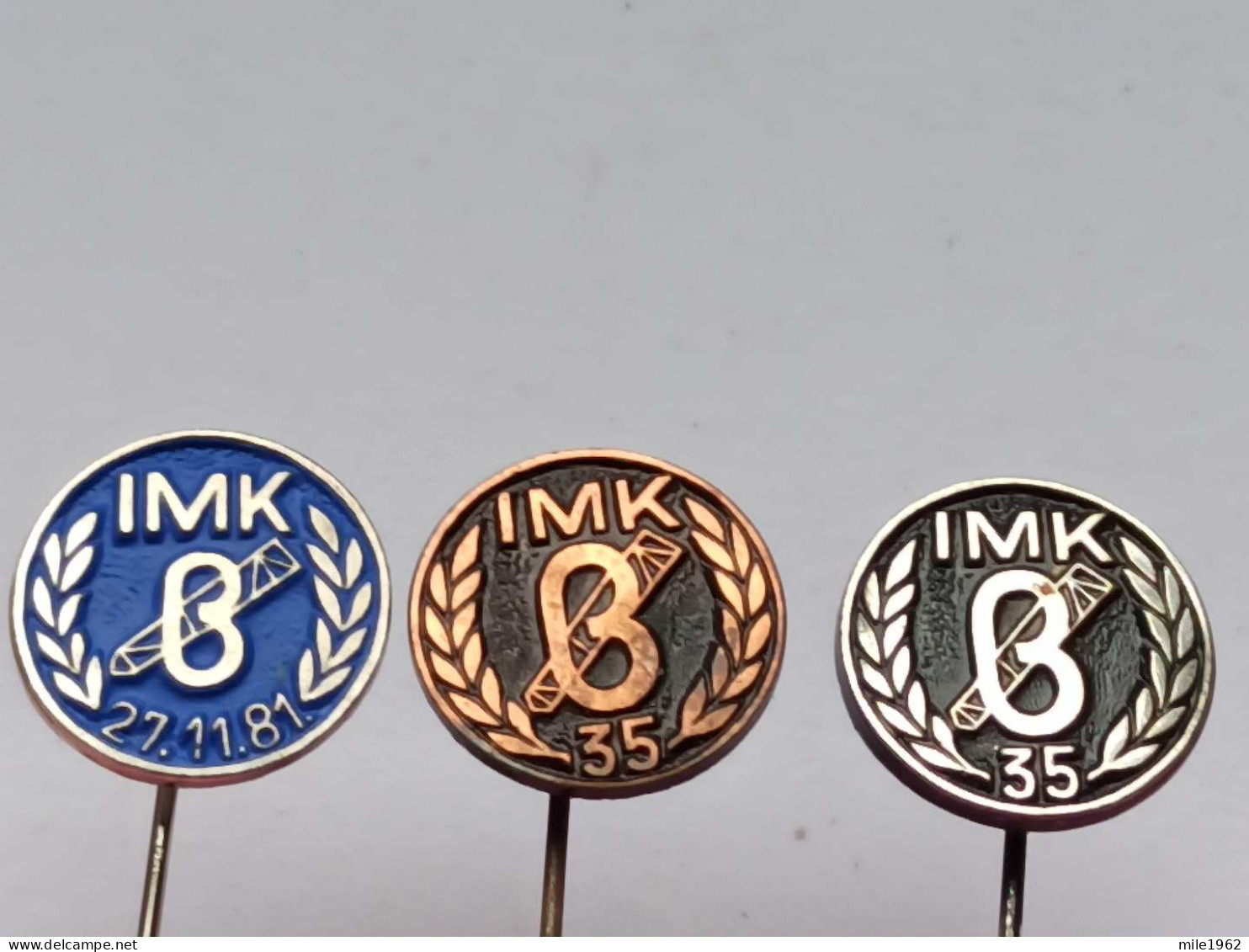 BADGE Z-98-7 - 3 PINS -  IMK, INDUSTRIE DES STRUCTURES MÉTALLIQUES SERBIA - Lots