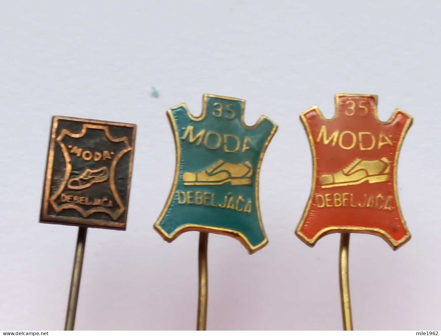 BADGE Z-98-9 - 3 PINS - MODA DEBELJACA, SERBIA, SHOES FACTORY, CHAUSSURES - Sets