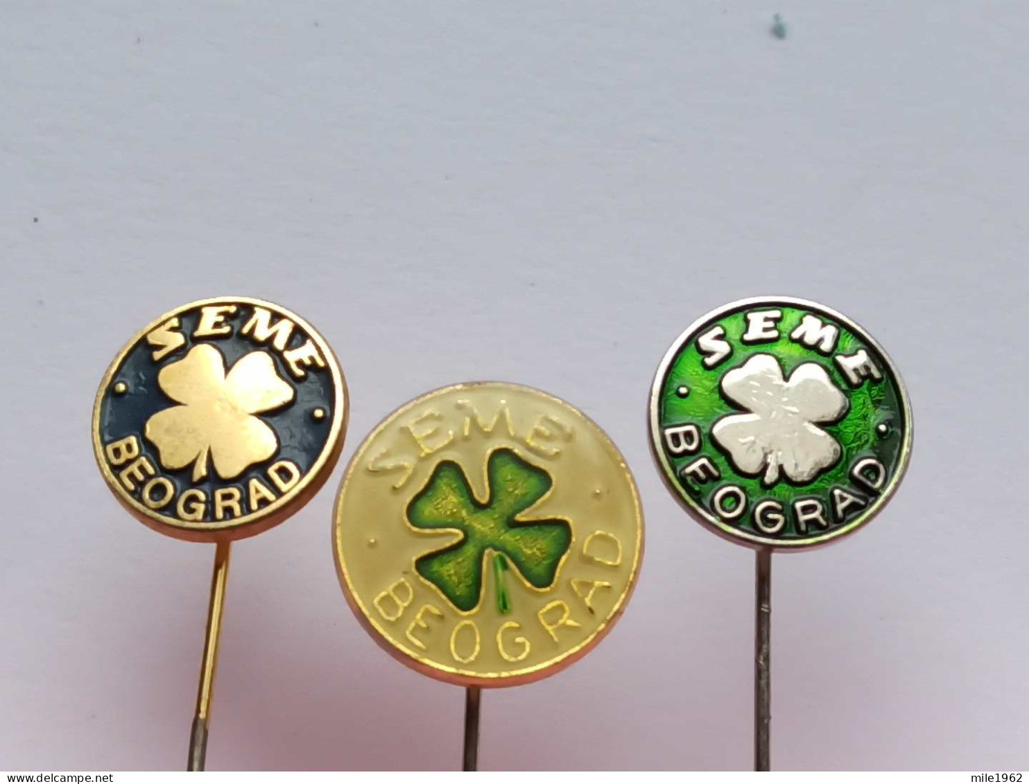 BADGE Z-98-9 - 3 PINS -SEME BEOGRAD, SERBIA, AGRICULTURE, CLOVER, TRÈFLE, Agriculture Agronomy, SEED, GRAINE  - Lots