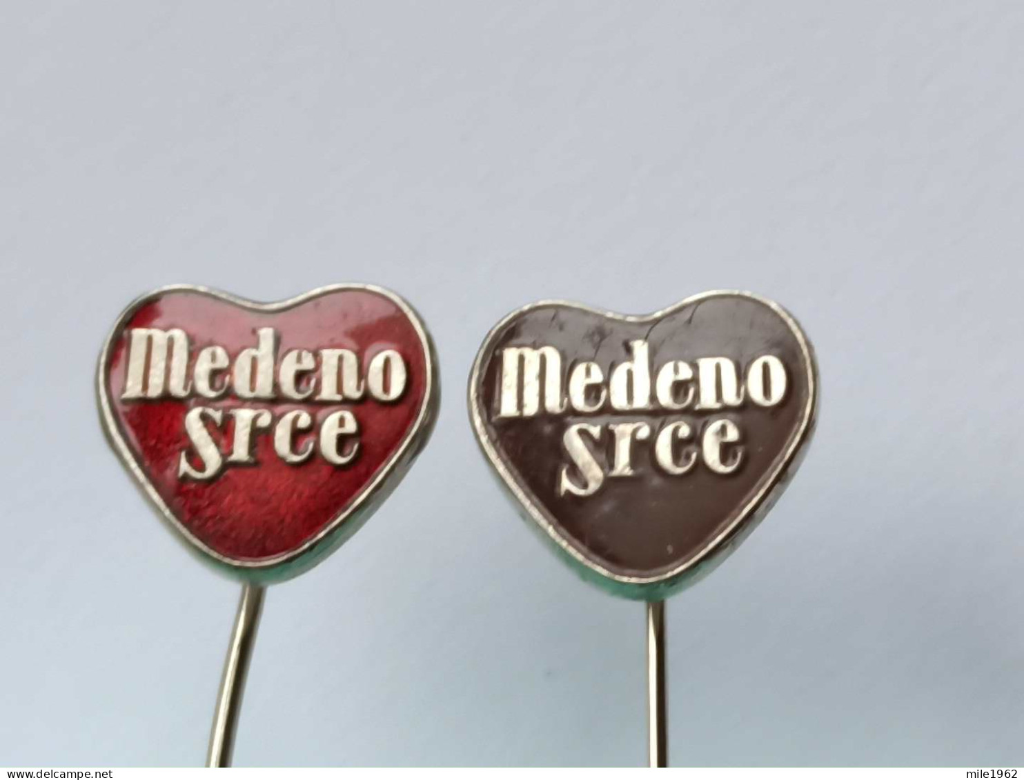 BADGE Z-98-10 - 2 PINS - PIONIR SUBOTICA, PIN SERBIA, Chocolate And Candy Factory, SWEETS, MEDENO SRCE, HONEY HEART - Lots
