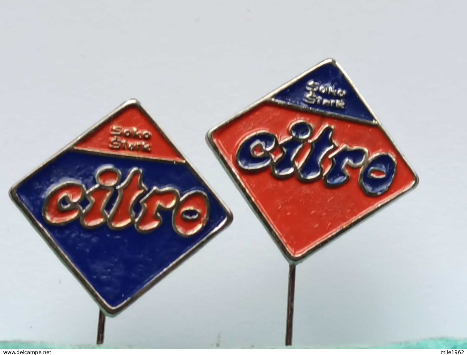 BADGE Z-98-11 - 2 PINS - CITRO, SOKO STARK, SERBIA, Chocolate And Candy Factory, SWEETS - Sets