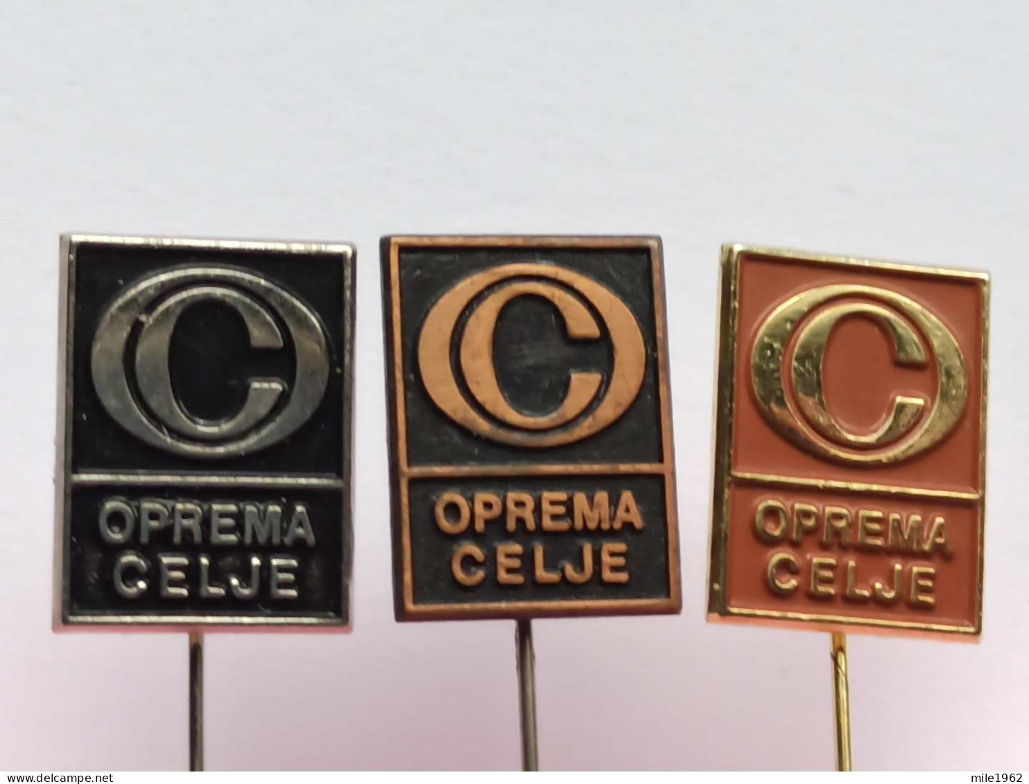 BADGE Z-98-11 - 3 PINS - OPREMA CELJE, PIN YUGOSLAVIA, SLOVENIA - Lotes