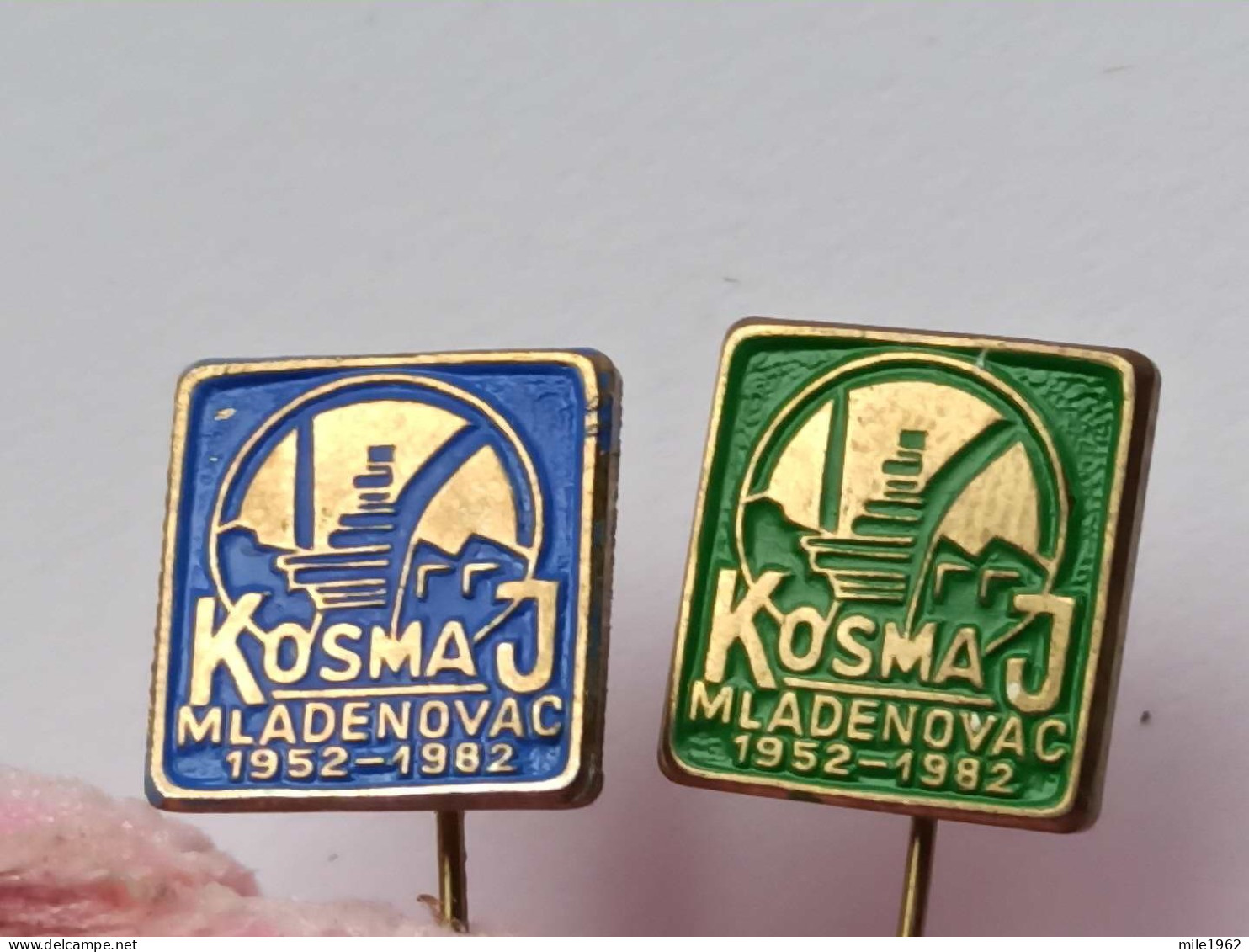 BADGE Z-98-12 - 2 PINS - KOSMAJ MLADENOVAC, MERMER SERBIA , MARBLE Marmor STONE Mineral Bergwerk Mining - Lots