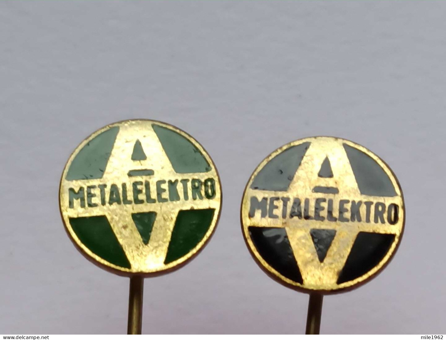 BADGE Z-98-12 - 2 PINS -METALELEKTRO Belgdade - ELECTRIC  - Sets