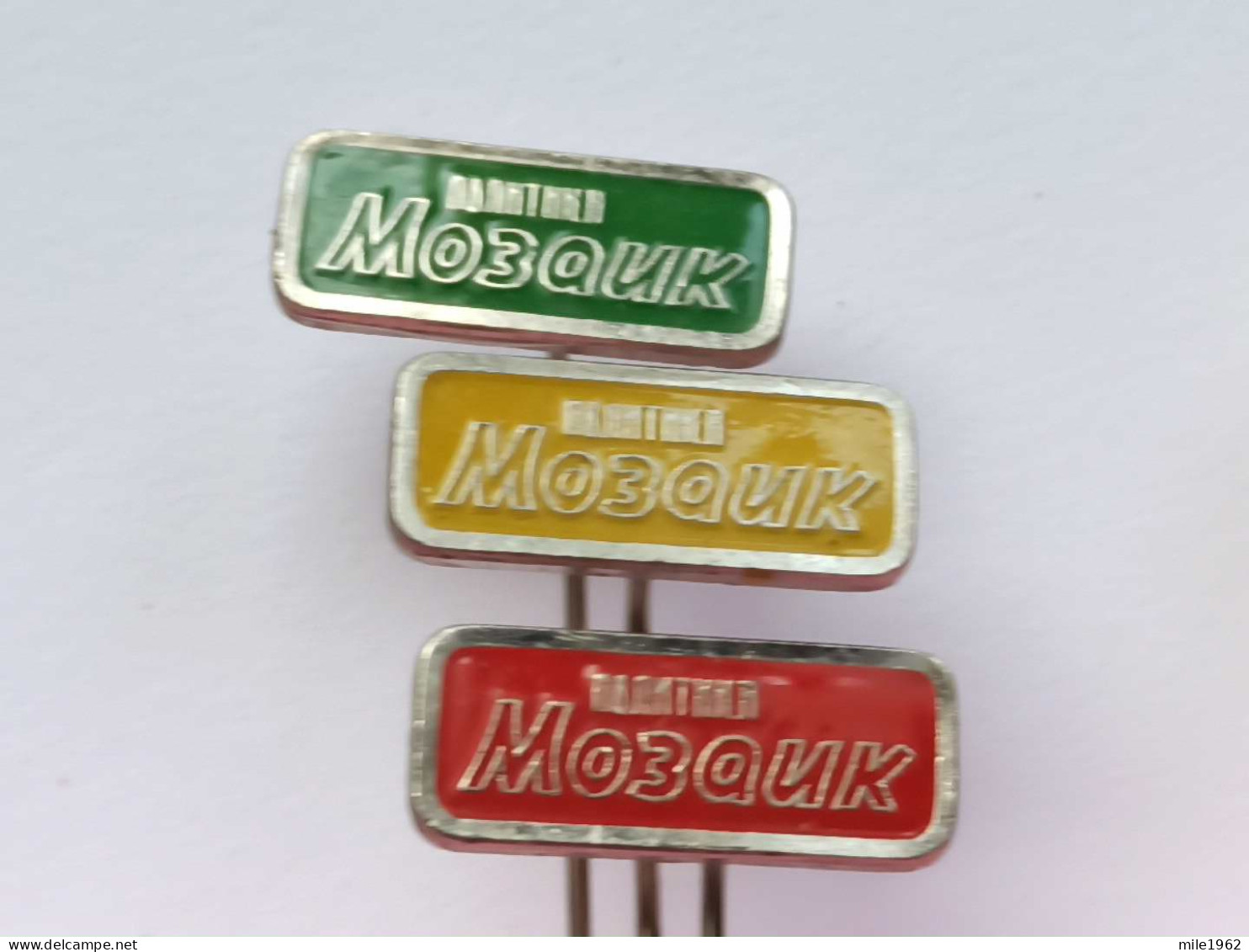 BADGE Z-98-13 - 3 PINS - POLITIKA Mozaik, SERBIA, NEWSPAPER ZEITUNG JOURNAL, - Sets