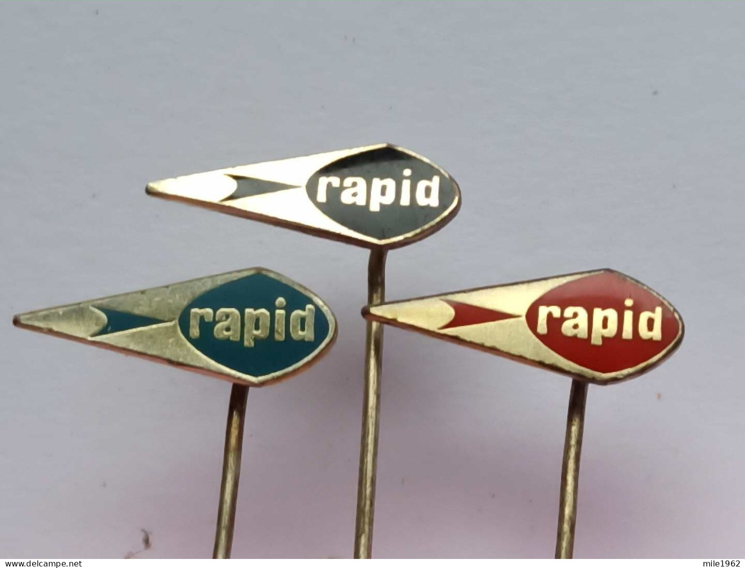 BADGE Z-98-13 - 3 PINS - RAPID, Czechoslovakia Advertising Agency Agence De Publicité - Loten