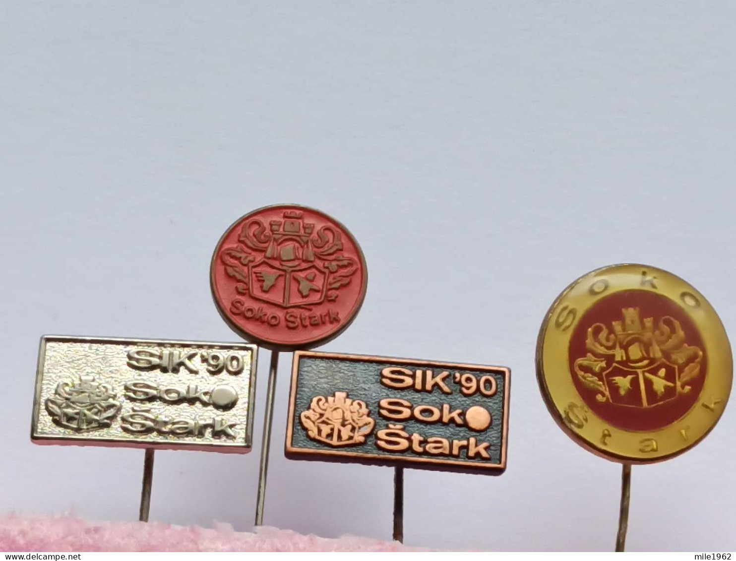 BADGE Z-98-13 - 4 PINS - SOKO STARK, SERBIA, Chocolate And Candy Factory, SWEETS - Loten