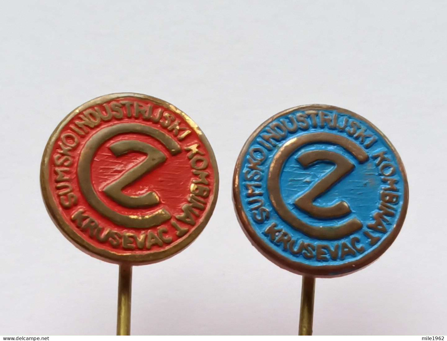 BADGE Z-98-14 - 2 PINS - SUMSKO INDUSTRIJSKI KOMBINAT KRUSEVAC, SERBIA, WOOD INDUSTRY - Loten