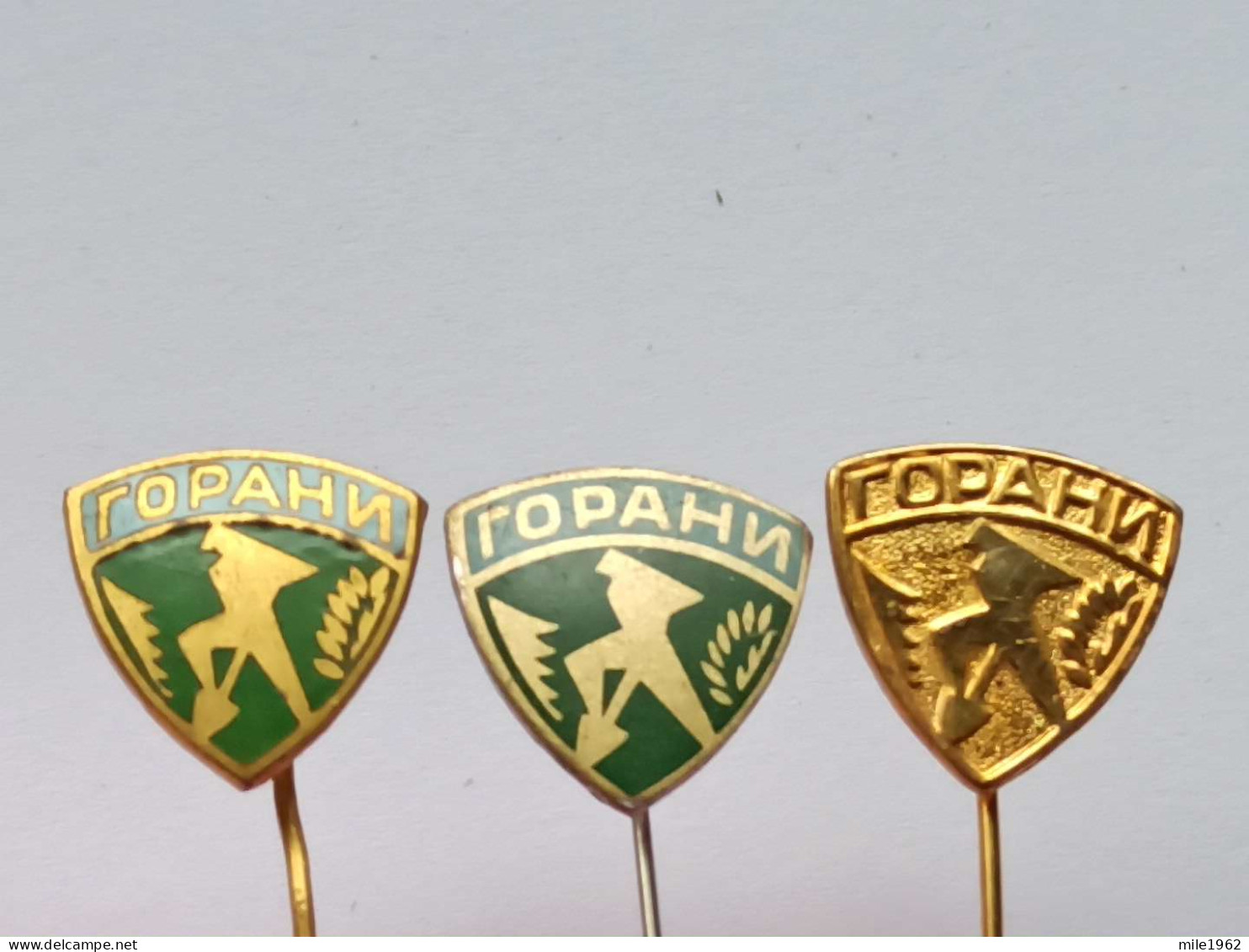 BADGE Z-98-14 - 3 PINS - GORANI , YUGOSLAVIA, Forest Keepers, Gardes Forestiers, Alpinistes Et Reboisement, Mountaineers - Sets