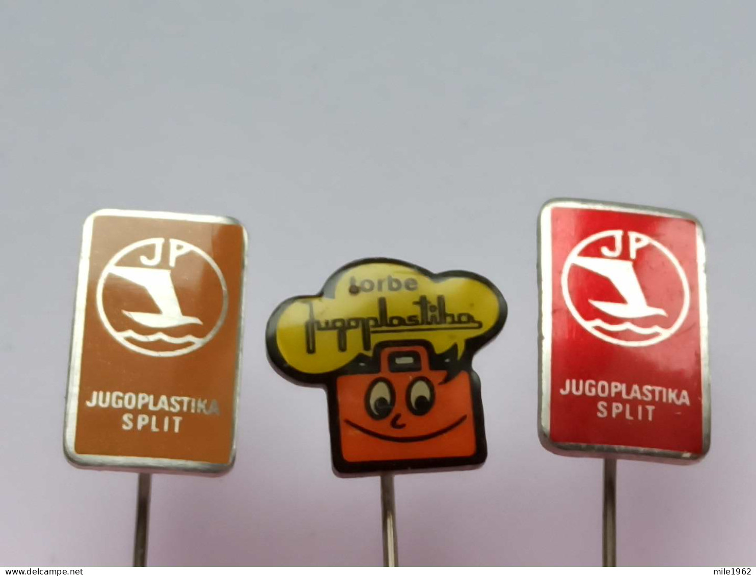 BADGE Z-98-14 - 3 PINS - Jugoplastika Split, CROATIA, FOOTWEAR ACCESSORIES - Sets