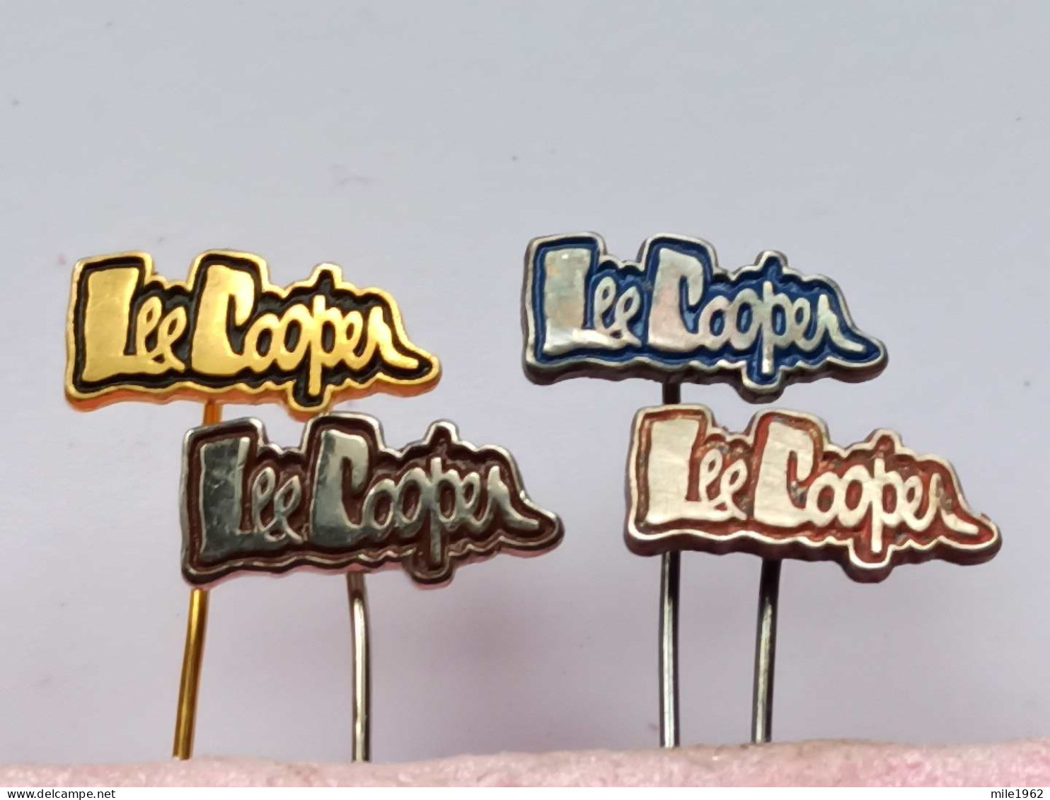 BADGE Z-98-14 - 4 PINS - LEE COOPER Marque De JEANS - Sets