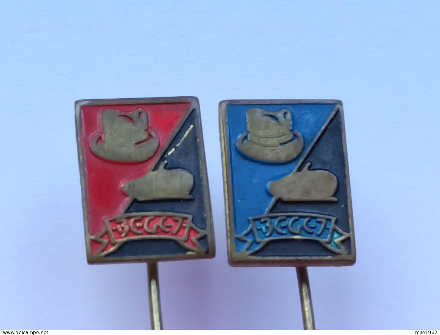 BADGE Z-98-15 - 2 PINS - BEGEJ, Chapeau, SESIR, HAT, - Sets