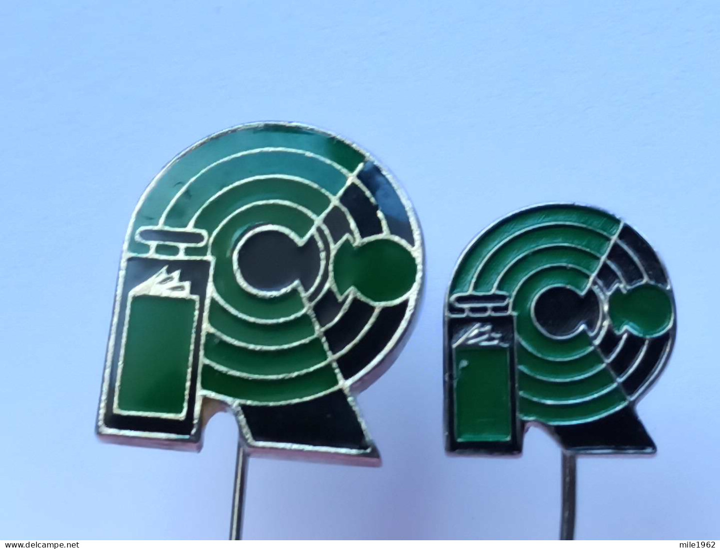 BADGE Z-98-15 - 2 PINS - Informativni Centar Rudar Majdanpek, Serbia, Information Center, Radio Majdanpek - Sets