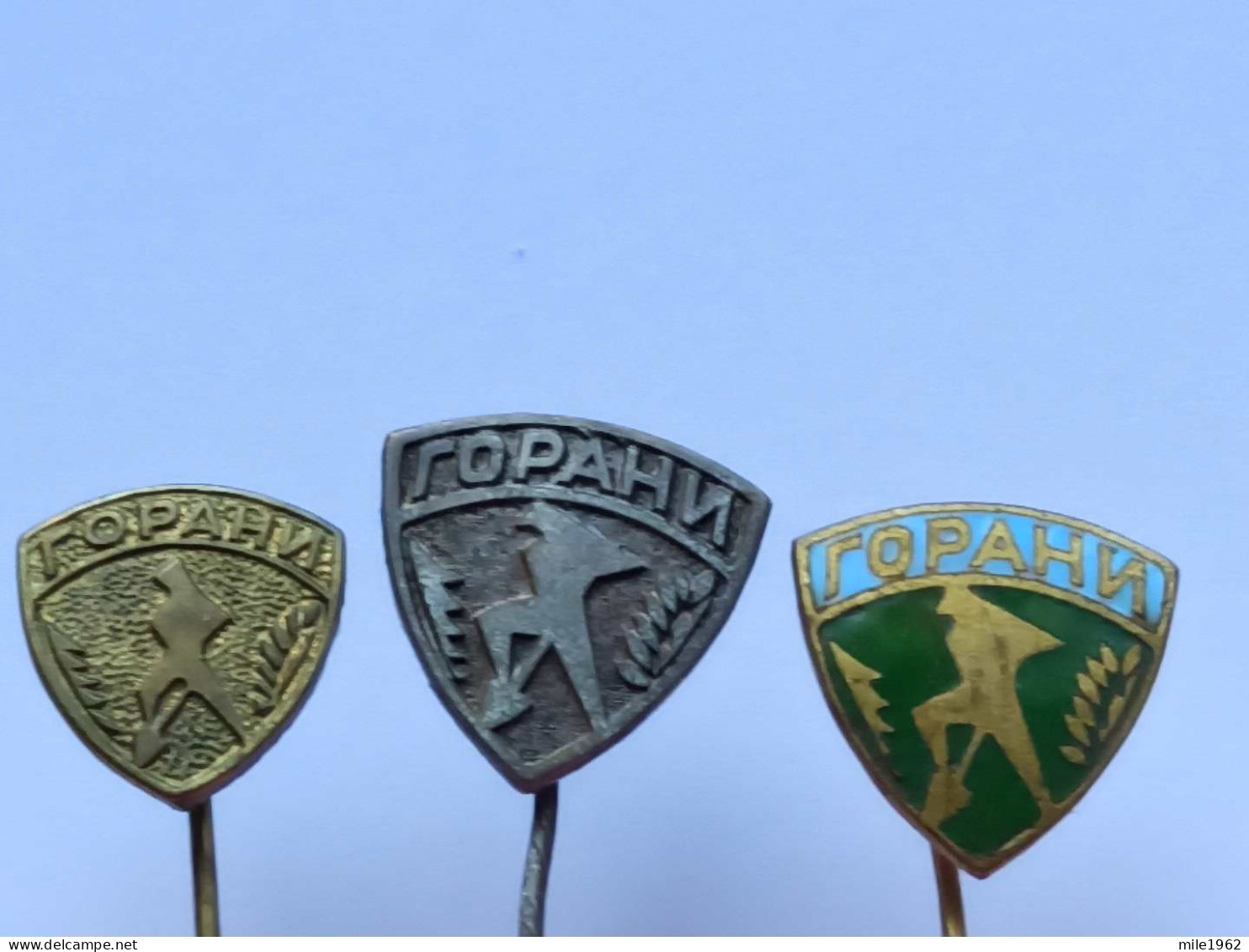 BADGE Z-98-15 - 3 PINS - GORANI , YUGOSLAVIA, Forest Keepers, Gardes Forestiers, Alpinistes Et Reboisement, Mountaineers - Loten