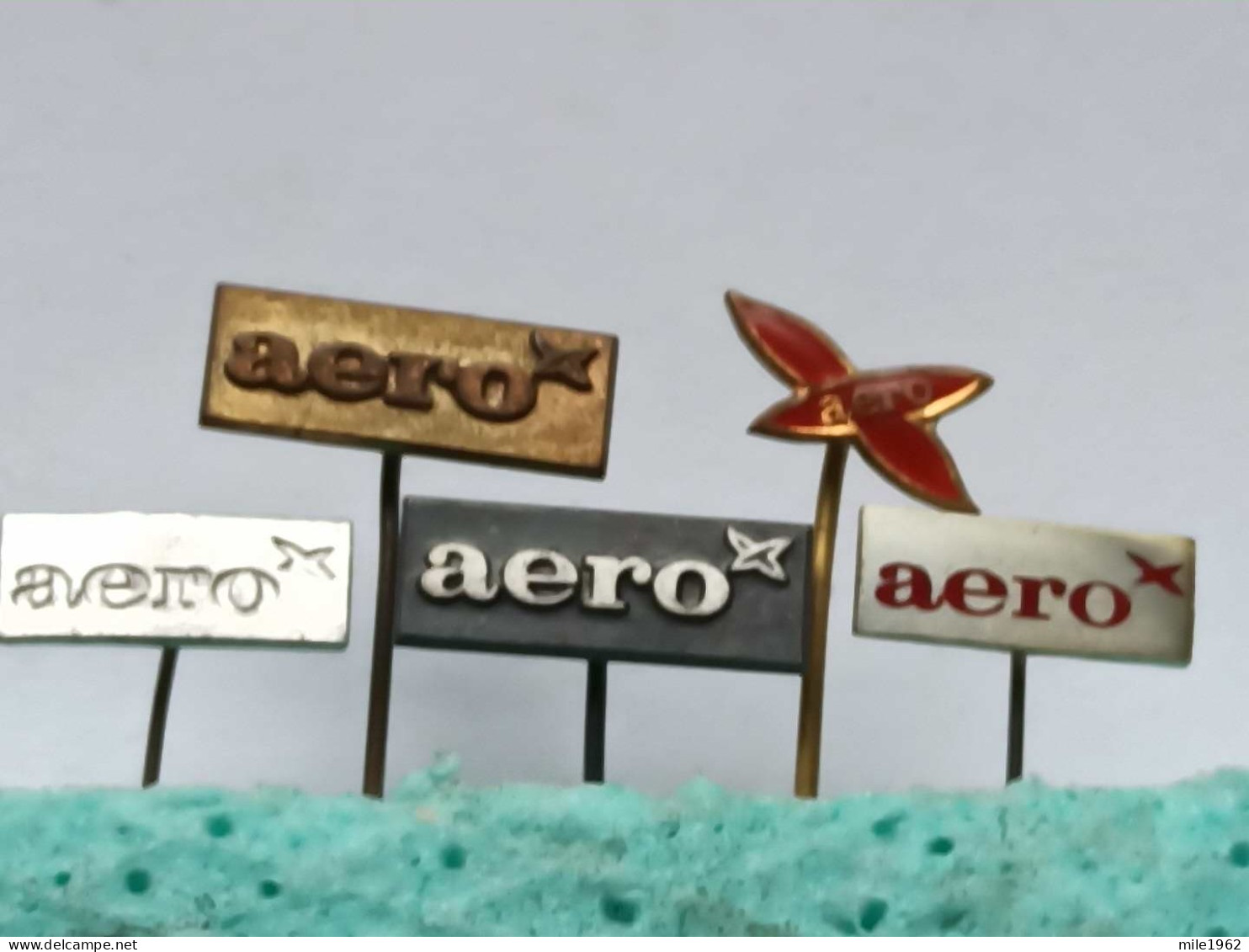 BADGE Z-98-16 - 5 PINS - AERO Celje Chemical, Graphic And Paper Manufacturers, Aerotape, Aerotac Slovenia - Lotes