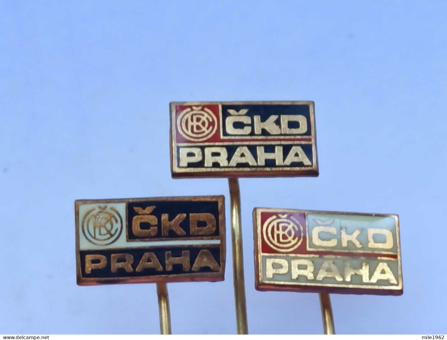 BADGE Z-98-18 - 3 PINS - CKD PRAHA - Sets