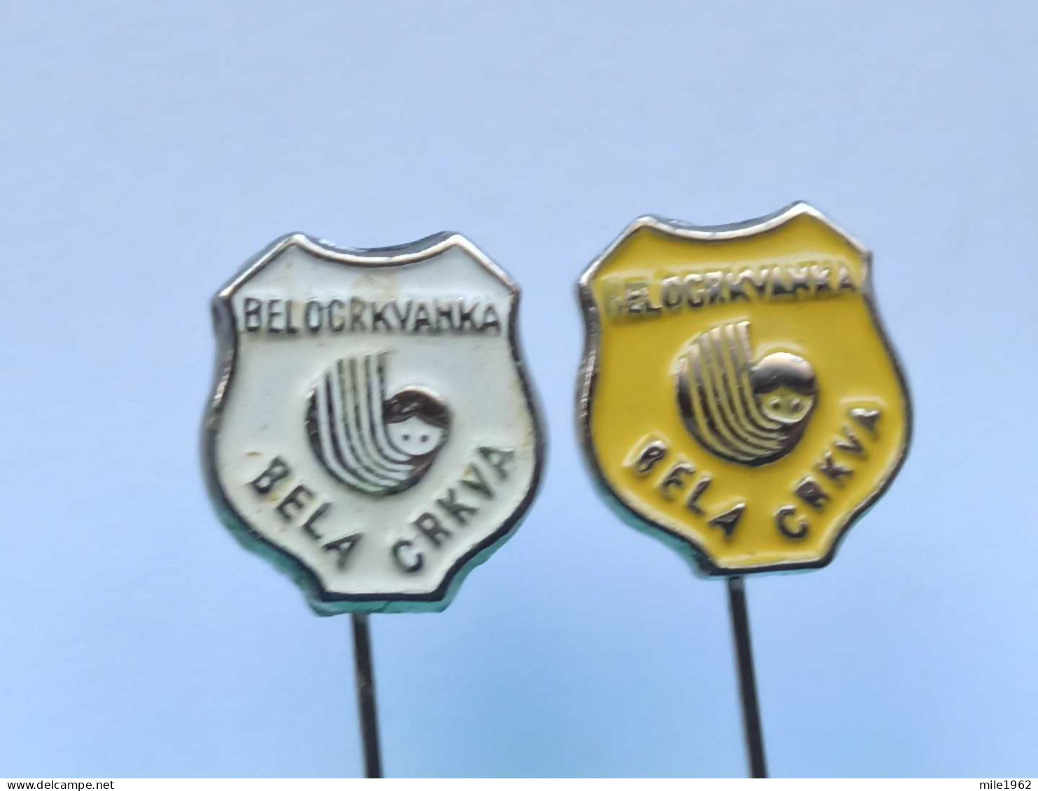 BADGE Z-98-20 - 2 PINS - BELOCRKVANKA, BELA CRKVA, SERBIA, TEXTILE INDUSTRY - Lots