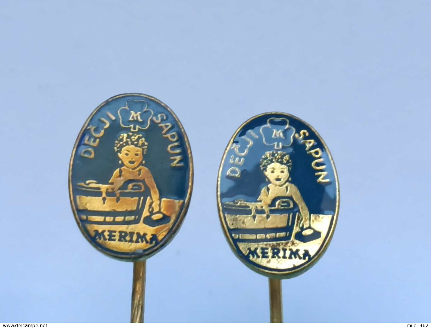 BADGE Z-98-20 - 2 PINS - MERIMA KRUSEVAC, SERBIA, SAMPON ZA DECU, SHAMPOO FOR CHILDREN, SHAMPOOING POUR ENFANTS - Sets