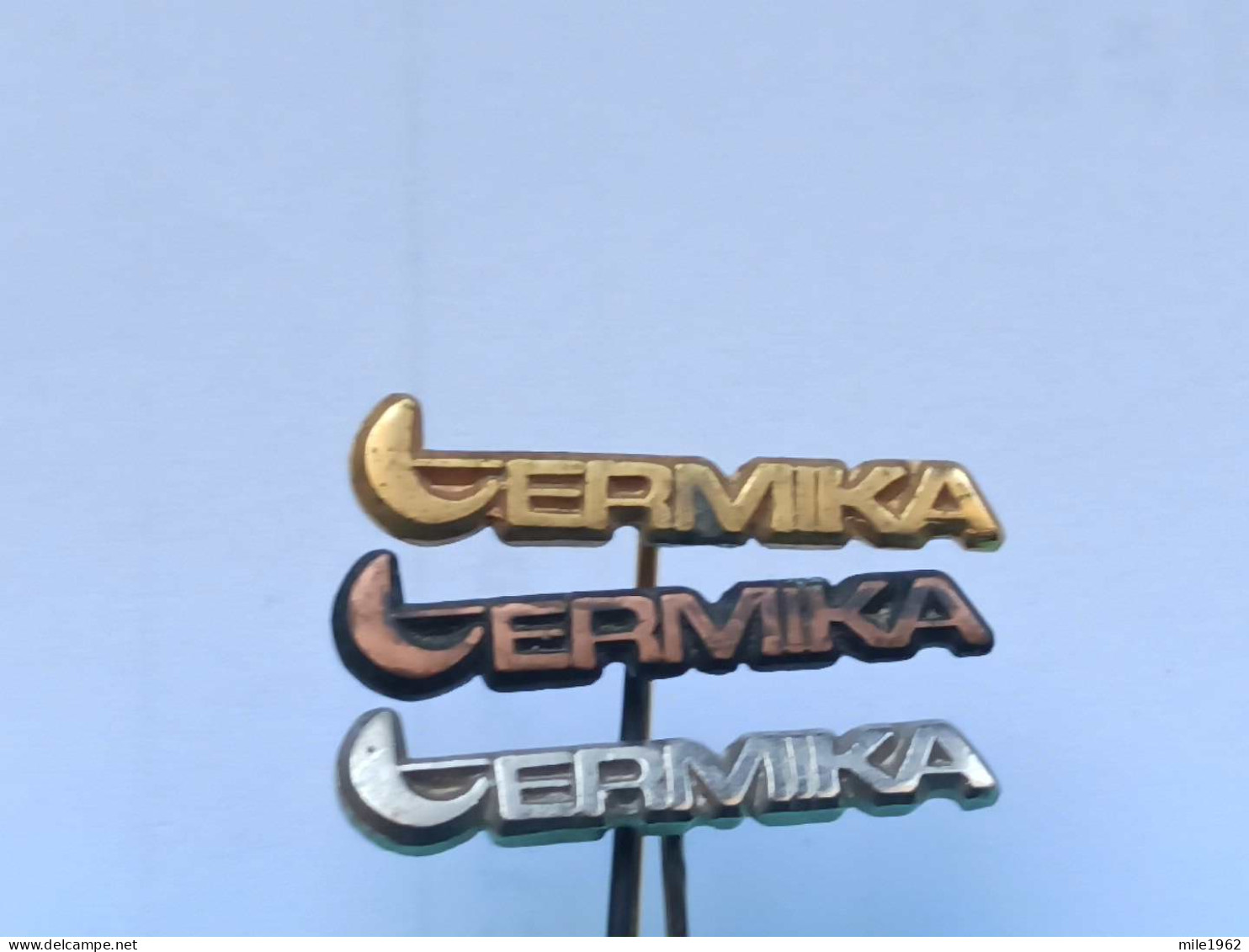 BADGE Z-98-20 - 3 PINS - TERMIKA - Loten