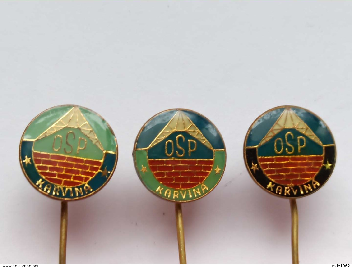 BADGE Z-98-22 - 3 PINS - OSP KARVINA, CONSTRUCTION COMPANY, COMPAGNIE DE CONSTRUCTION - Lots