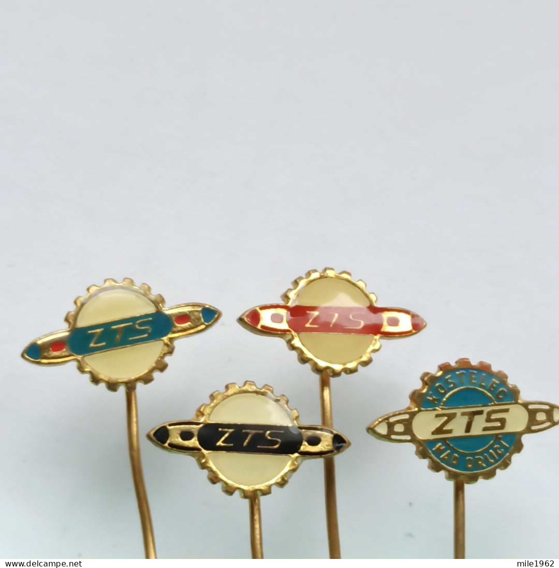 BADGE Z-98-22 - 4 PINS - ZTS CZECHOSLOVAKIA - Sets