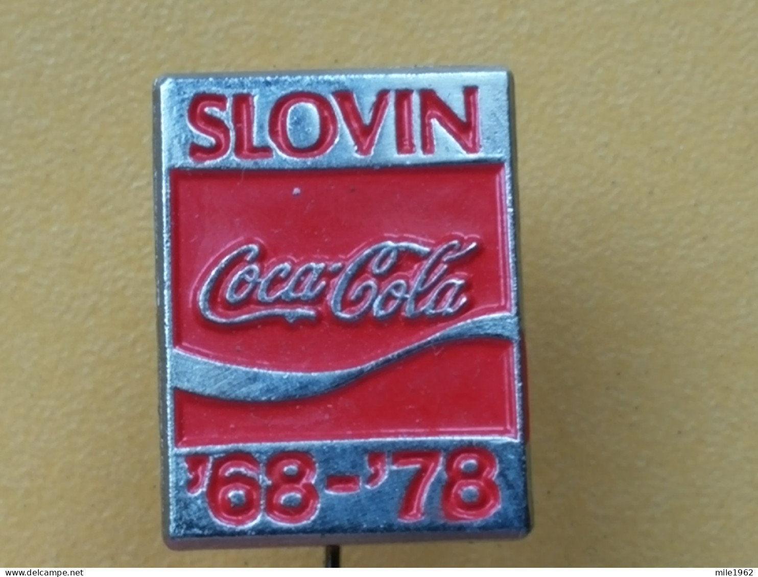 BADGE Z-99-20 - COCA COLA, SLOVIN - Coca-Cola