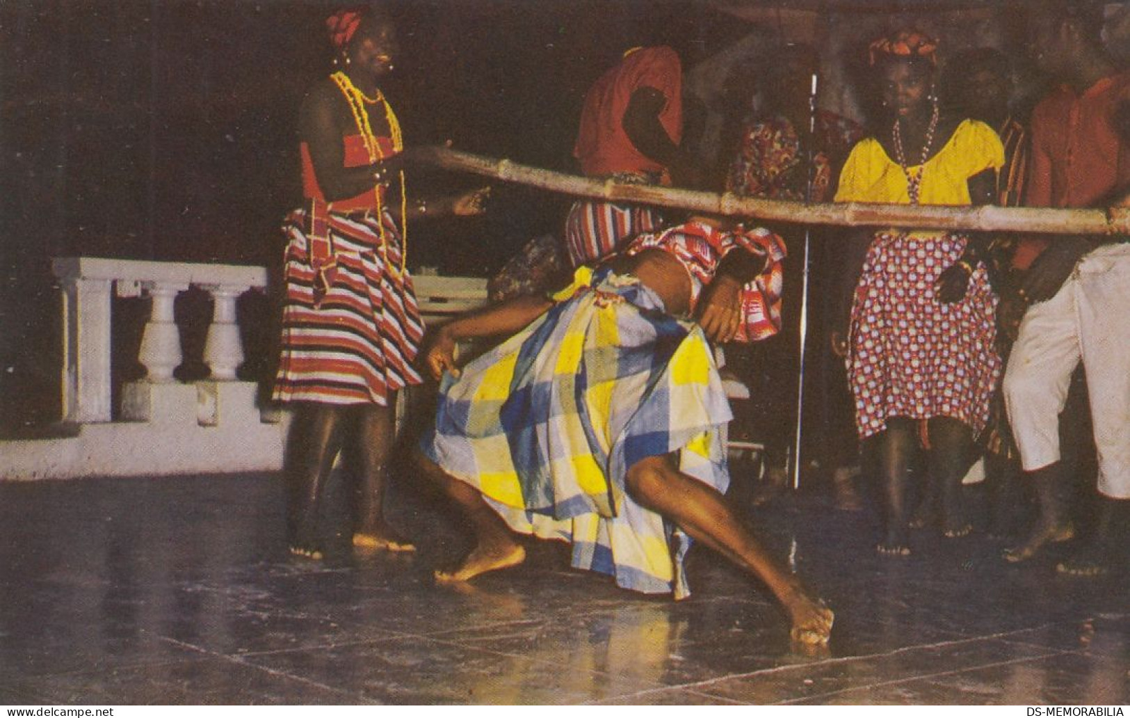 Jamaica Dancing The Limbo Old Postcard - Jamaïque