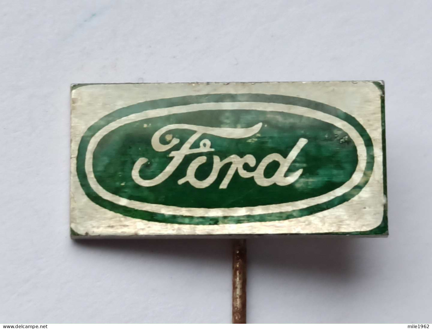 BADGE Z-35-7 - AUTO CAR , FORD - Ford