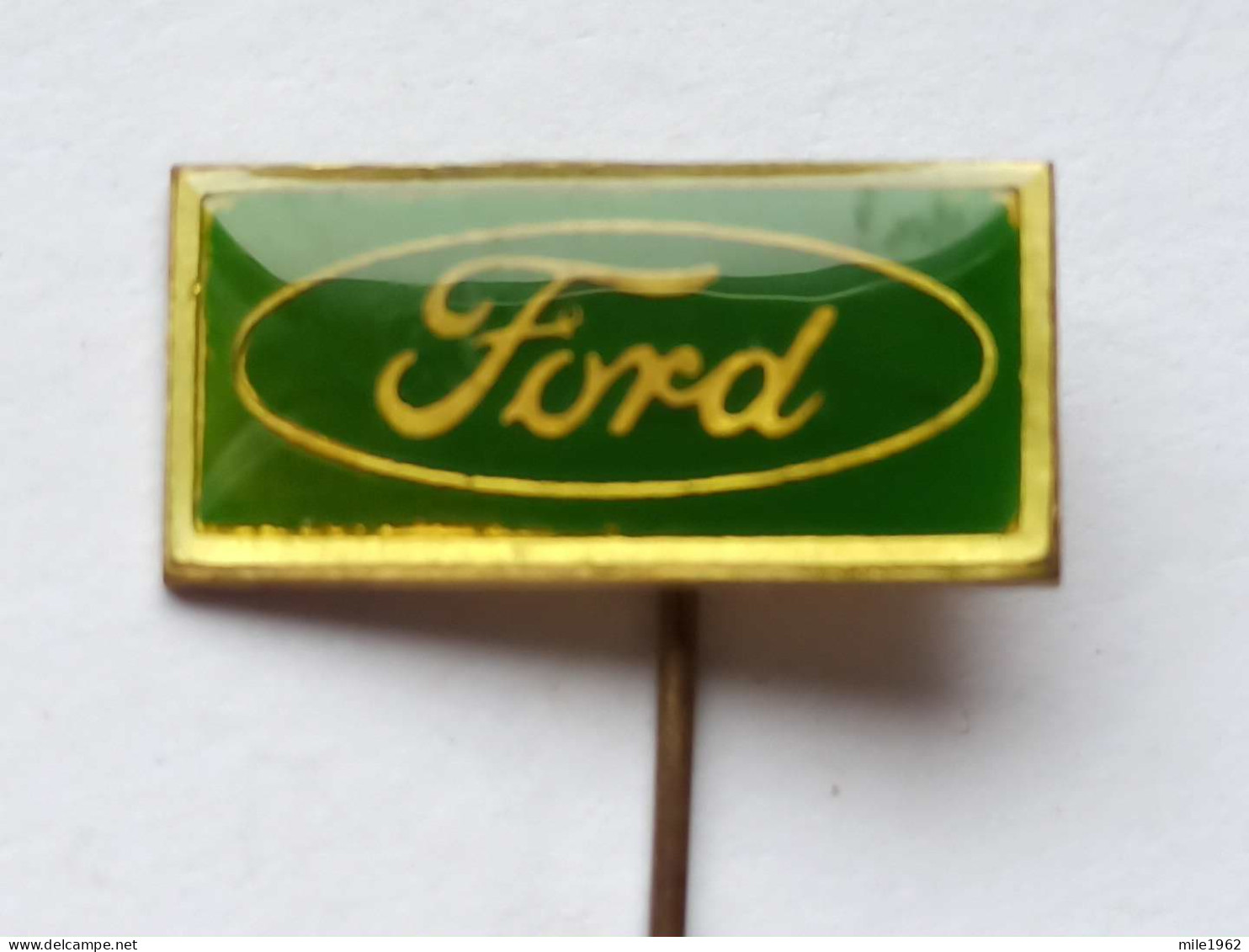 BADGE Z-35-7 - AUTO CAR , FORD - Ford