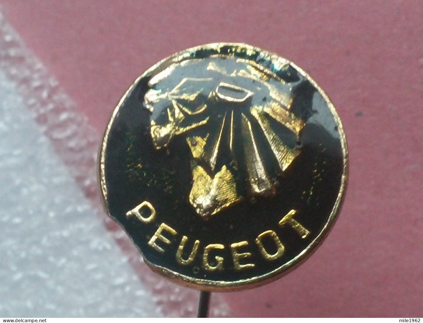 BADGE Z-35-1 - AUTO, CAR, PEUGEOT, PEZO - Peugeot