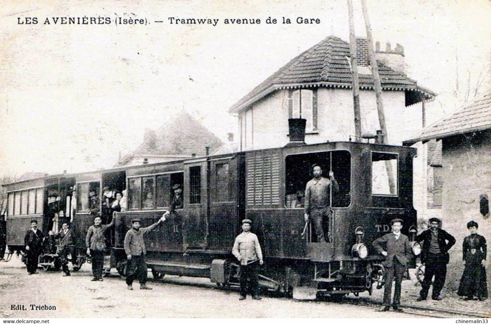 DEPT 38 LES AVENIÈRES TRAMWAY AVENUE DE LA GARE TRES BELLE ANIMATION 9X14 REIMPRESSION DE CARTES ANCIENNES - Les Avenières