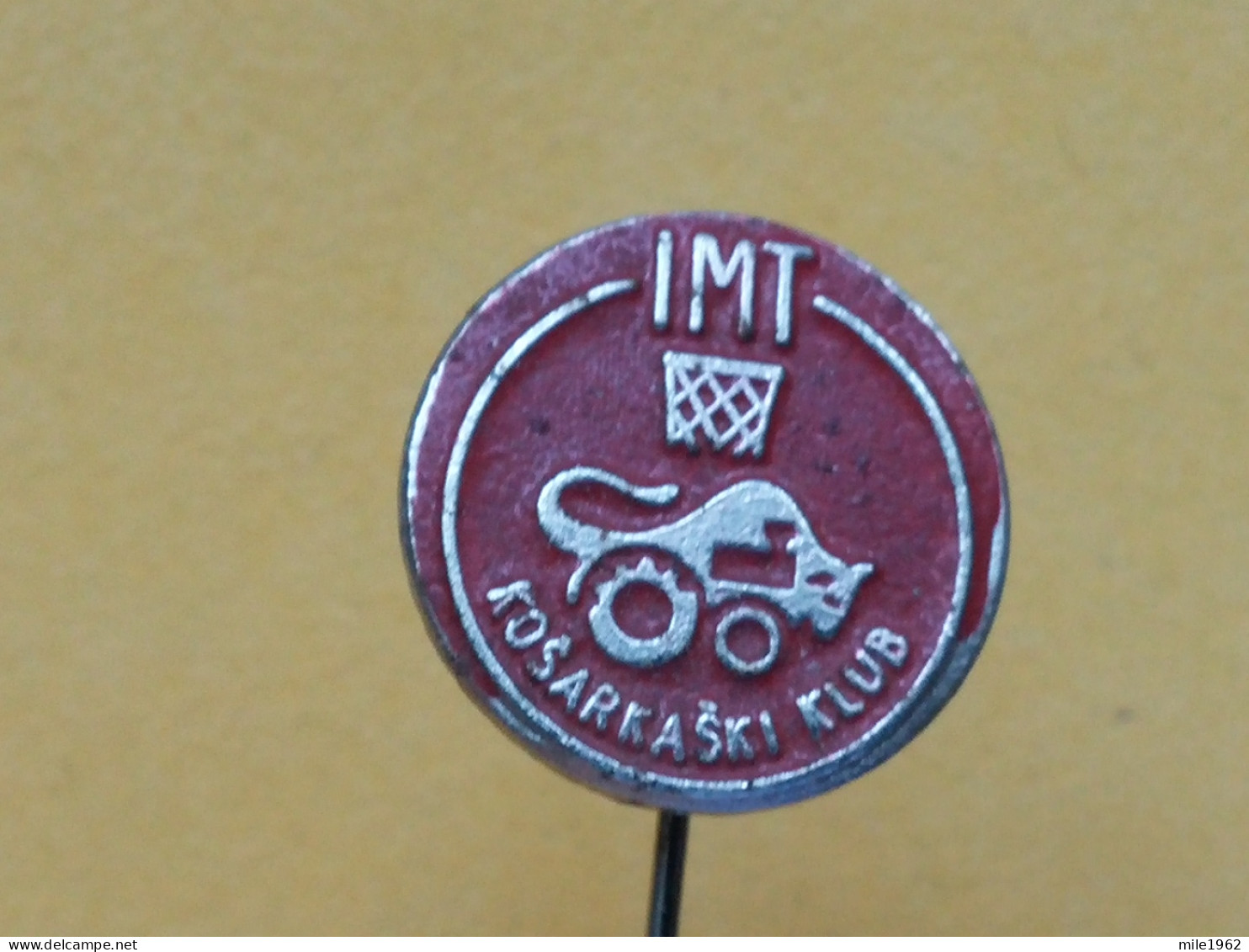 Badge Z-53-1 - BASKETBALL CLUB IMT RAKOVICA, SERBIA, TRACTOR, TRATTORE - Basketball