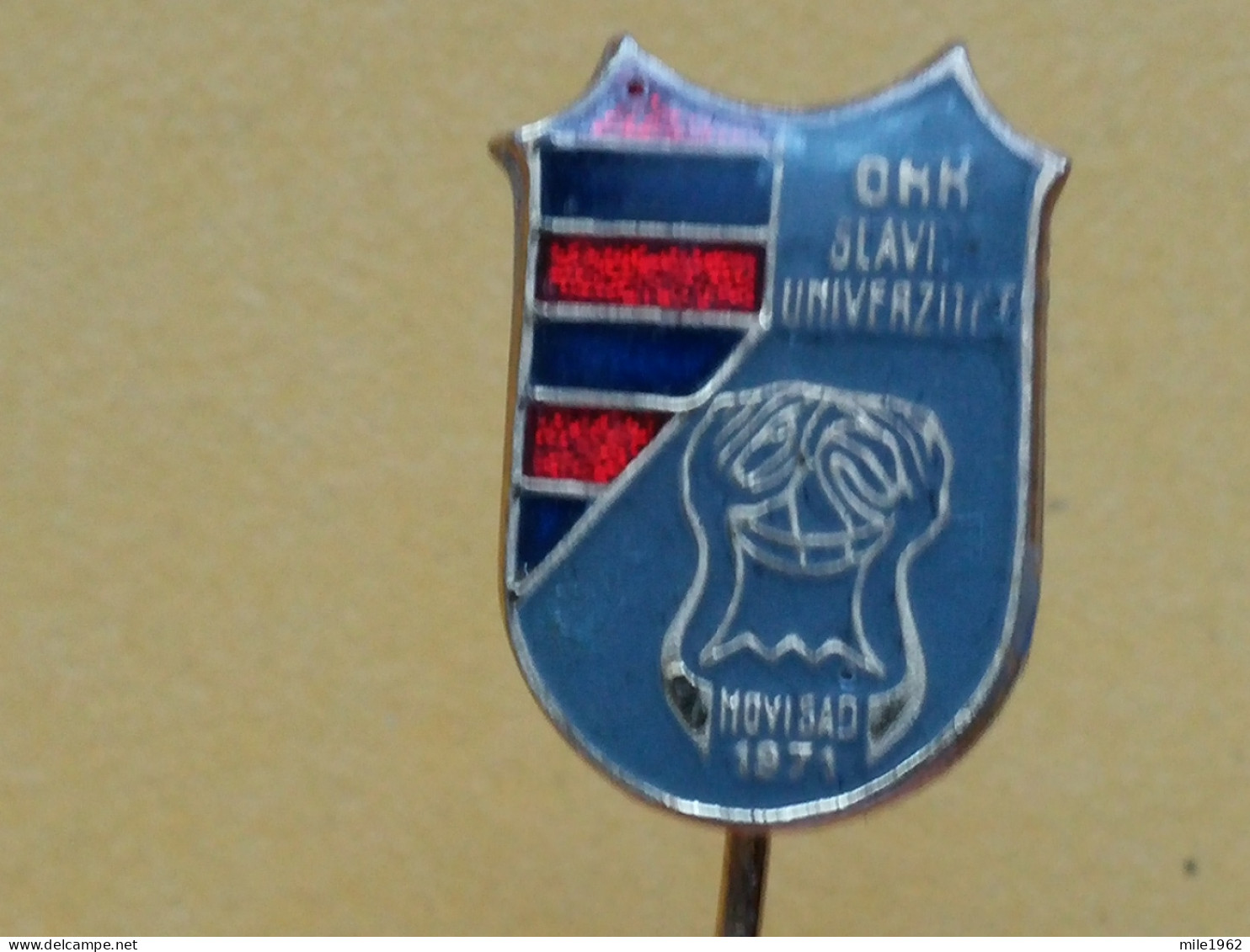 Badge Z-53-1 - BASKETBALL CLUB UNIVERZITET NOVI SAD, SERBIA - Baloncesto