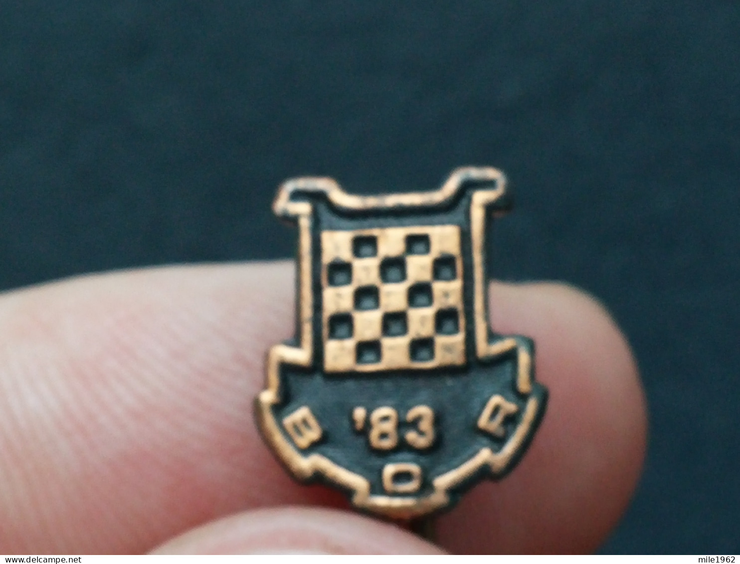 BADGE Z-71-1 - CHESS ECHECS SCHACH AJEDREZ SAKK SAH, BOR, SERBIA, Tournament, Tournoi - Jeux