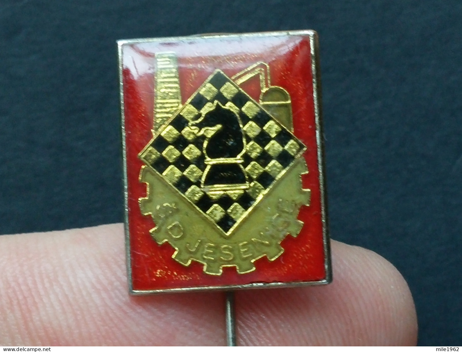 BADGE Z-71-1 - CHESS ECHECS SCHACH AJEDREZ SAKK SAH, JESENICE, SLOVENIA, CLUB - Jeux