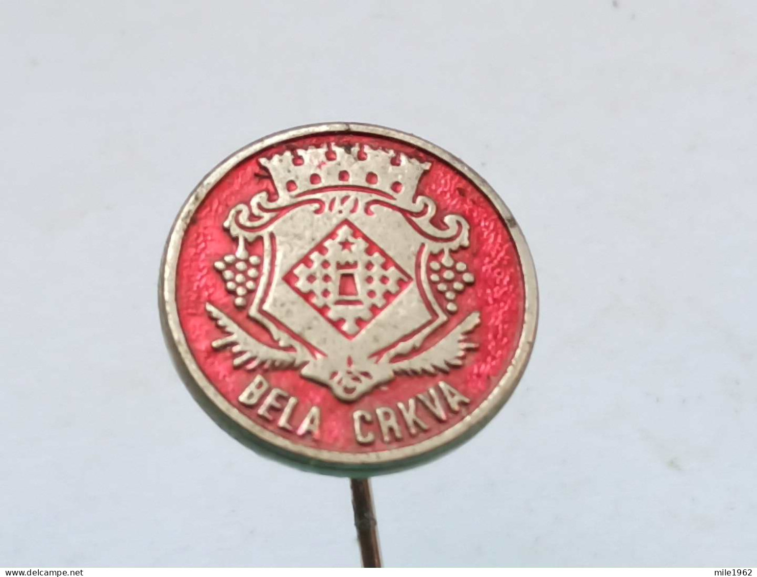 BADGE Z-71-2 - CHESS ECHECS SCHACH AJEDREZ SAKK SAH BELA CRKVA, SERBIA - Jeux