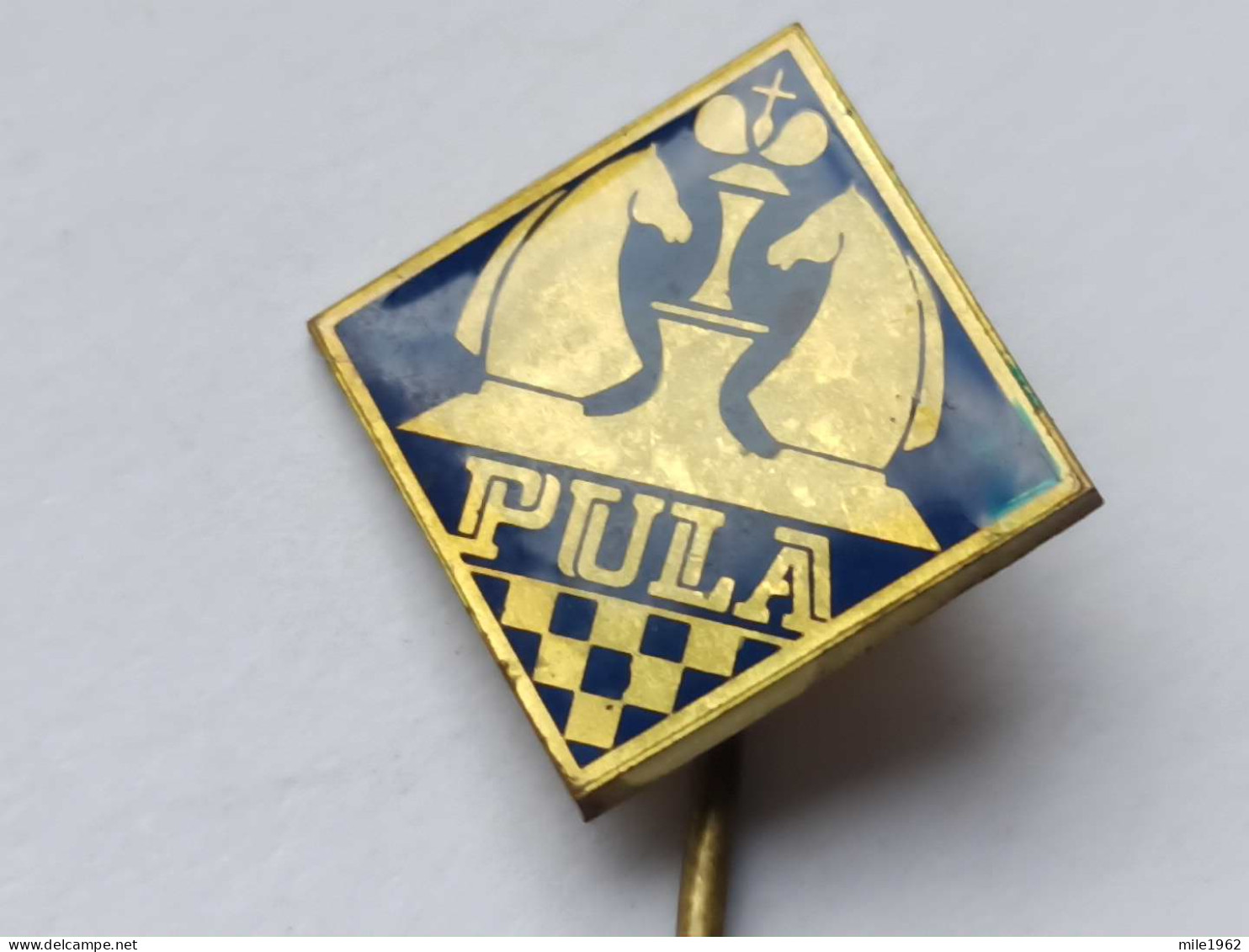 BADGE Z-71-2 - CHESS ECHECS SCHACH AJEDREZ SAKK SAH, PULA, CROATIA, CHAMPIONSHIP - Jeux