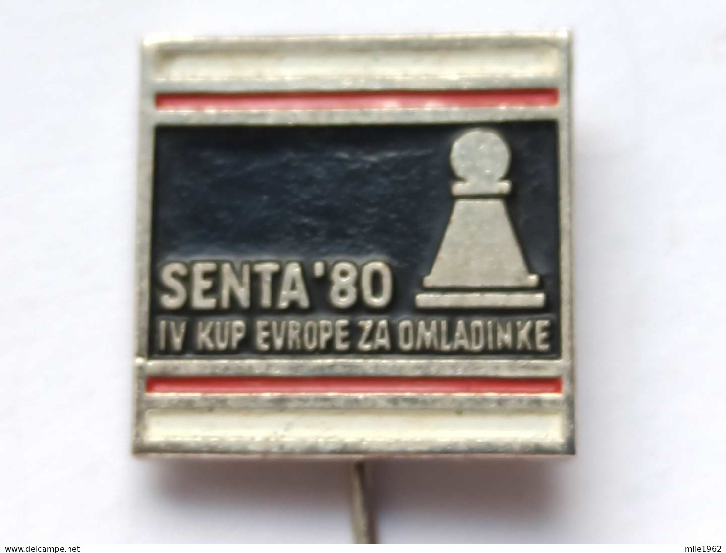 BADGE Z-71-2 - CHESS ECHECS SCHACH AJEDREZ SAKK SAH, SENTA, SERBIA, CHAMPIONSHIP WOMAN, FEMME - Jeux