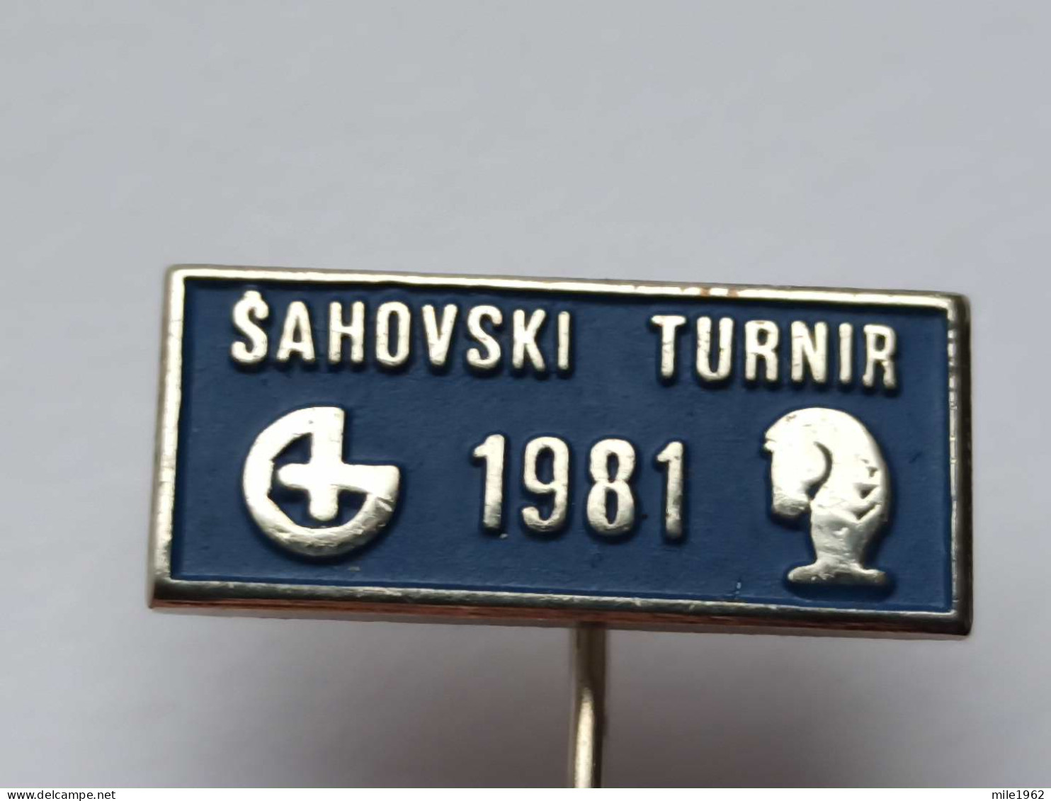 BADGE Z-71-2 - CHESS ECHECS SCHACH AJEDREZ SAKK SAH, TOURNAMENT SMEDEREVSKA PALANKA 80, SERBIA - Casinos