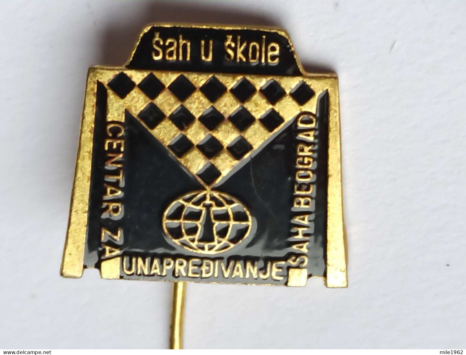 BADGE Z-71-3 - CHESS ECHECS SCHACH AJEDREZ SAKK SAH ,Belgrade, Serbia - Games