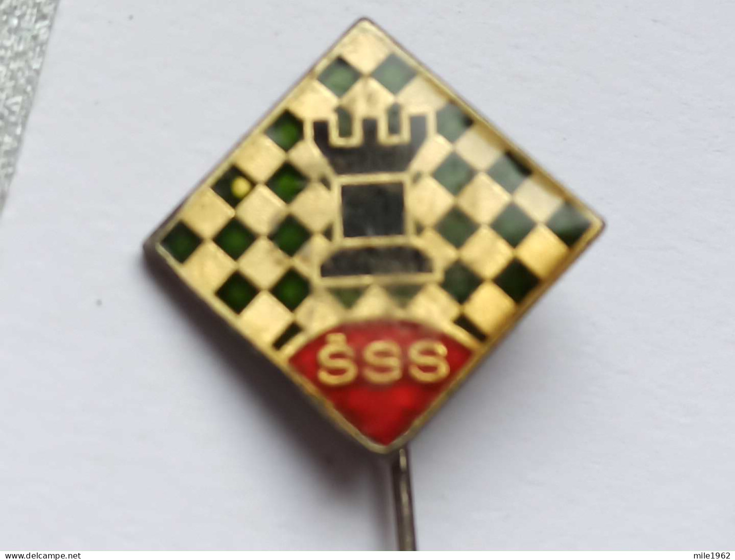 BADGE Z-71-3 - CHESS ECHECS SCHACH AJEDREZ SAKK SAH ,SAHOVSKI SAVEZ, CHESS UNION, Association Serbia - Casinos