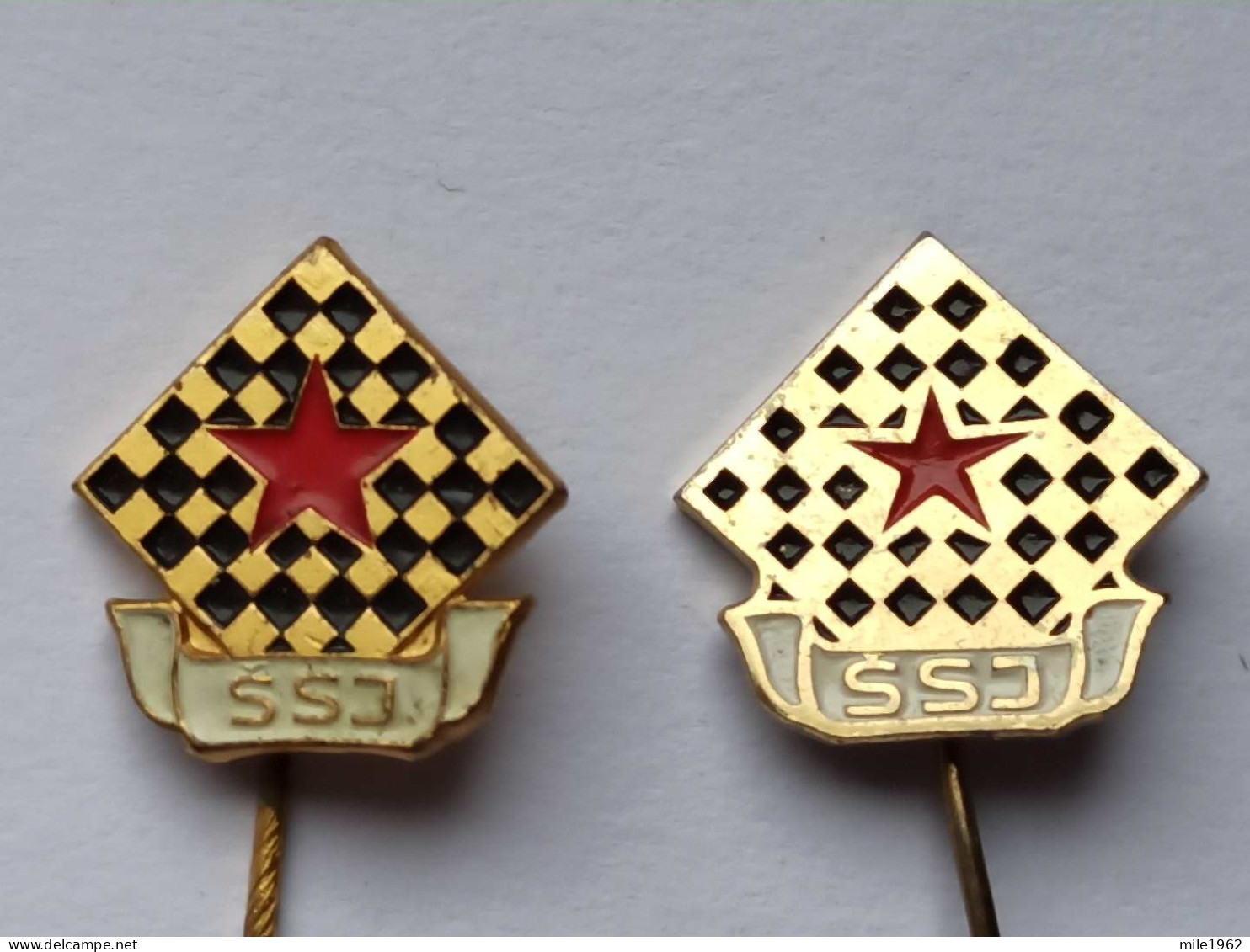 BADGE Z-71-3 - CHESS ECHECS SCHACH AJEDREZ SAKK SAH ,SAHOVSKI SAVEZ, CHESS UNION, Association Yugoslavia - Jeux