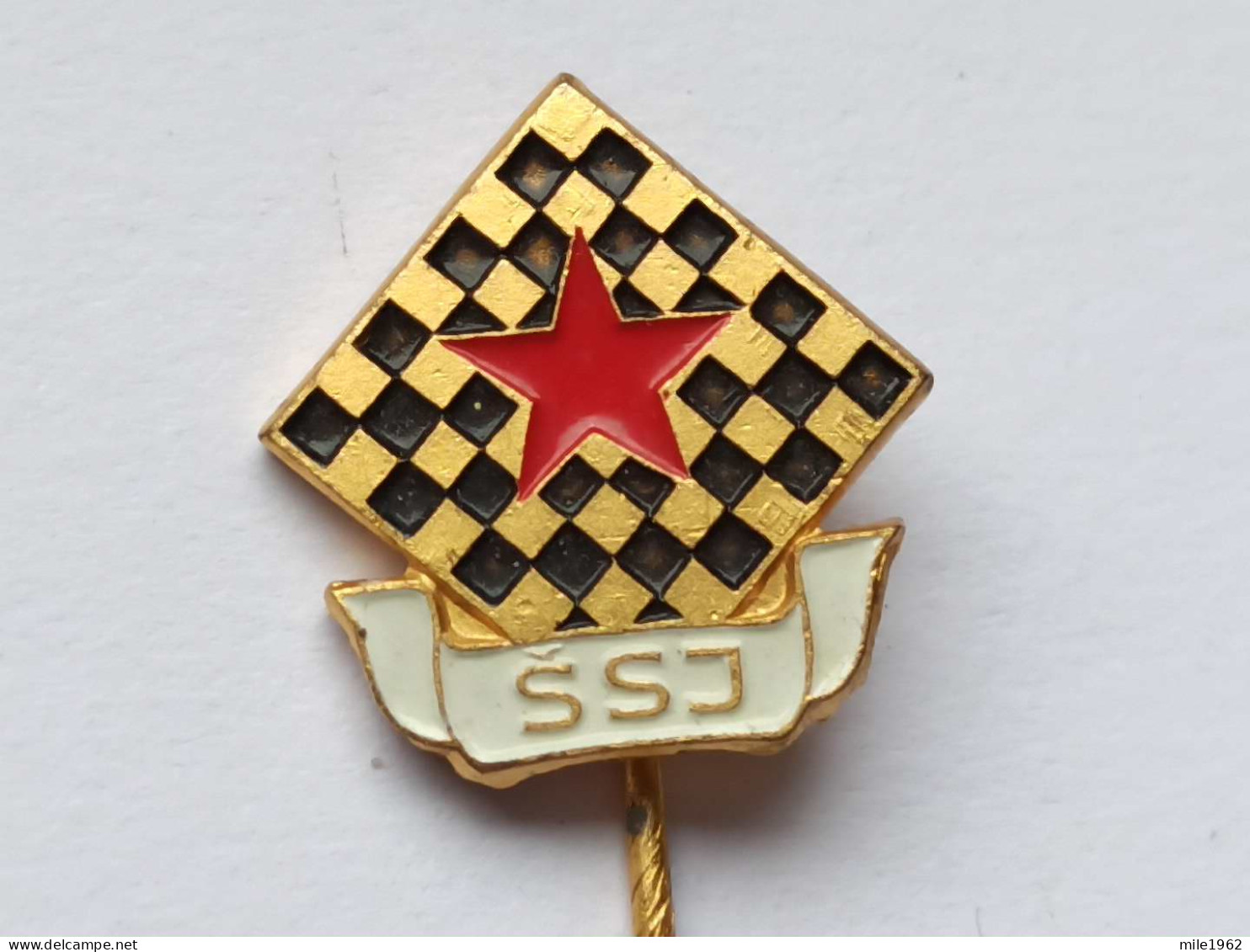 BADGE Z-71-3 - CHESS ECHECS SCHACH AJEDREZ SAKK SAH ,SAHOVSKI SAVEZ, CHESS UNION, Association Yugoslavia - Jeux