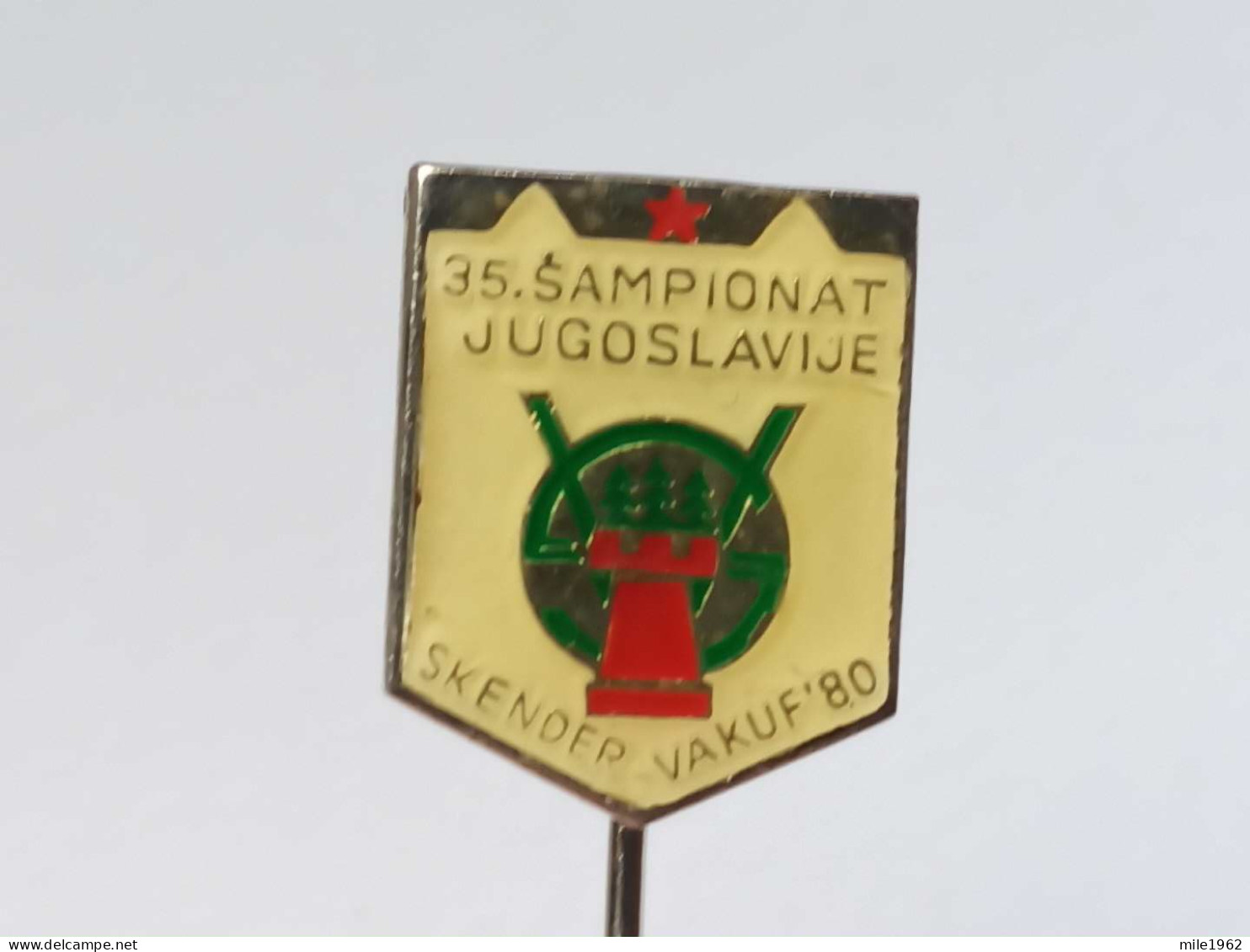 BADGE Z-71-3 - CHESS ECHECS SCHACH AJEDREZ SAKK SAH SKENDER VAKUF Yugoslavia, CHAMPIONSHIP - Juegos