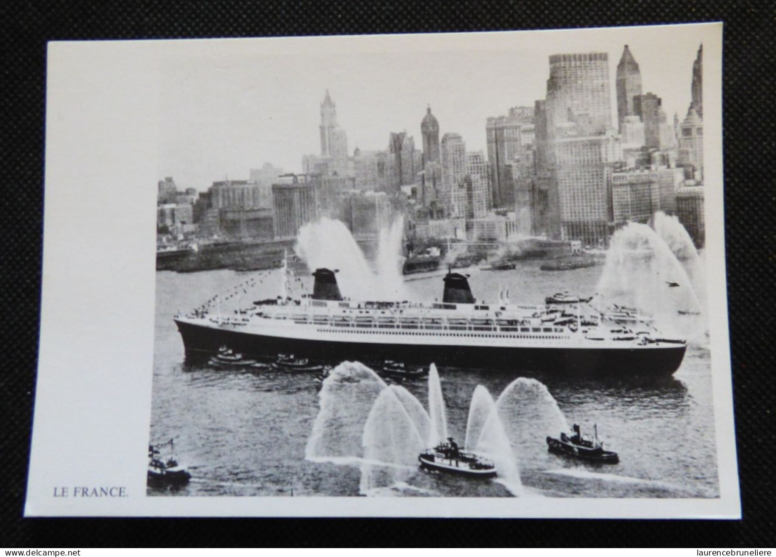 LE "FRANCE" - COMPAGNIE GENERALE TRANSATLANTIQUE - ENTRE POUR  LA PREMIERE FOIS DANS LE PORT DE NEW-YORK - Paquebote