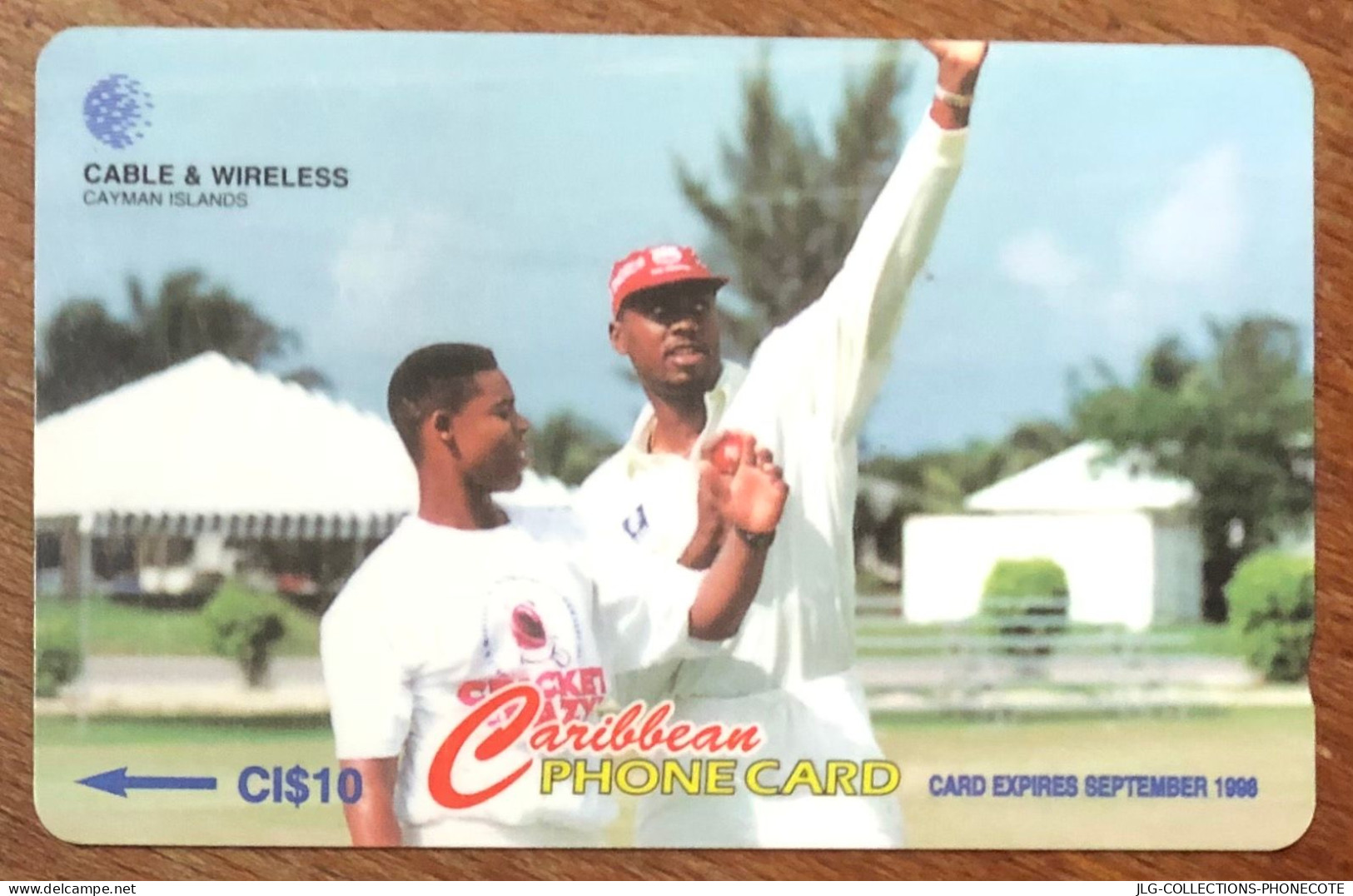 CAYMAN ISLANDS CRICKET CI$ 10 CARIBBEAN CABLE & WIRELESS SCHEDA TELECARTE TELEFONKARTE PHONECARD CALLING CARD - Iles Cayman