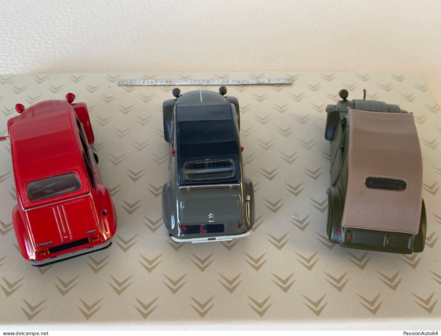 1/43 Coffret Norev 60 ans Citroen 2 CV ( no Solido Brumm Ixo Dinky Minichamps Autoart BBR Looksmart AMR )