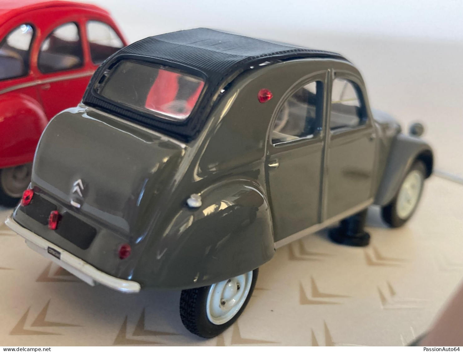 1/43 Coffret Norev 60 ans Citroen 2 CV ( no Solido Brumm Ixo Dinky Minichamps Autoart BBR Looksmart AMR )