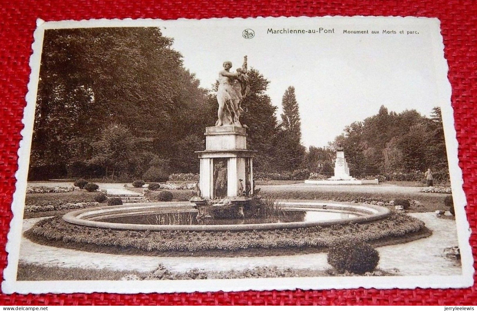 MARCHIENNE-AU-PONT  -  Monument Aux Morts Et Parc - Charleroi